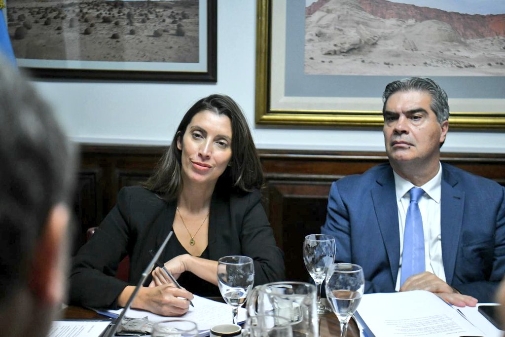 FlopezPrensa's tweet photo. La sdora @Florelop se reunió con miembros d @IPAPYMES para avanzar en una propuesta legislativa q proteja a las PyMEs frente a la crisis económica.
Si bien se planteó la modificación de la Ley de Concursos y Quiebras; las partes coincidieron en trabajar en un proyecto + amplio
🔽 https://t.co/vFyIDTGYqv