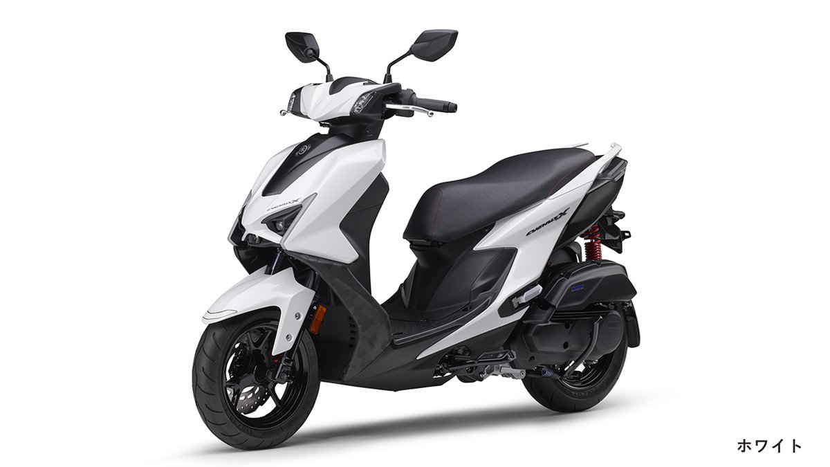 yamaha_bike's tweet photo. 【ニュースリリース】
スタイル一新＆トラコン採用
走りを洗練させた新型「CYGNUS X（シグナス エックス）」
2026年5月22日発売

「スポーティ × 実用性 × 都会的なスタイル」を高次元で融合したモデルへと熟成

【主な特徴】
◎コンパクト＆スポーティな外観
　新開発小型ヘッドランプ採用、スリムなデザイン
◎進化した走行性能
　新フレーム、トラコン、大径ブレーキディスク採用など
◎コミューターとしての実用性と利便性
　約28Lのシート下収納、急速充電対応のUSB Type-Cソケット、推定航続距離表示機能付4.6インチLCDメーターなど

【メーカー希望小売価格】389,400 円（税込）
