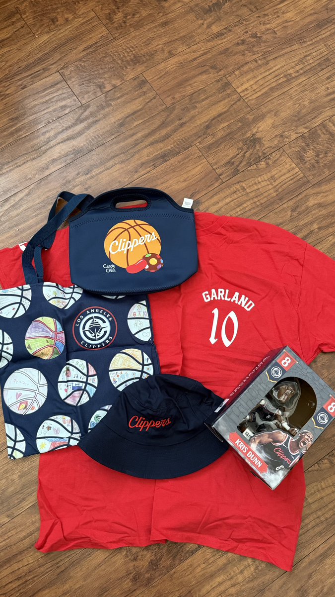 sk8clips_E's tweet image. Thanks for the Clips swag @Gmona48 ❤️🏀💙🙏🏼 #ClipperNation