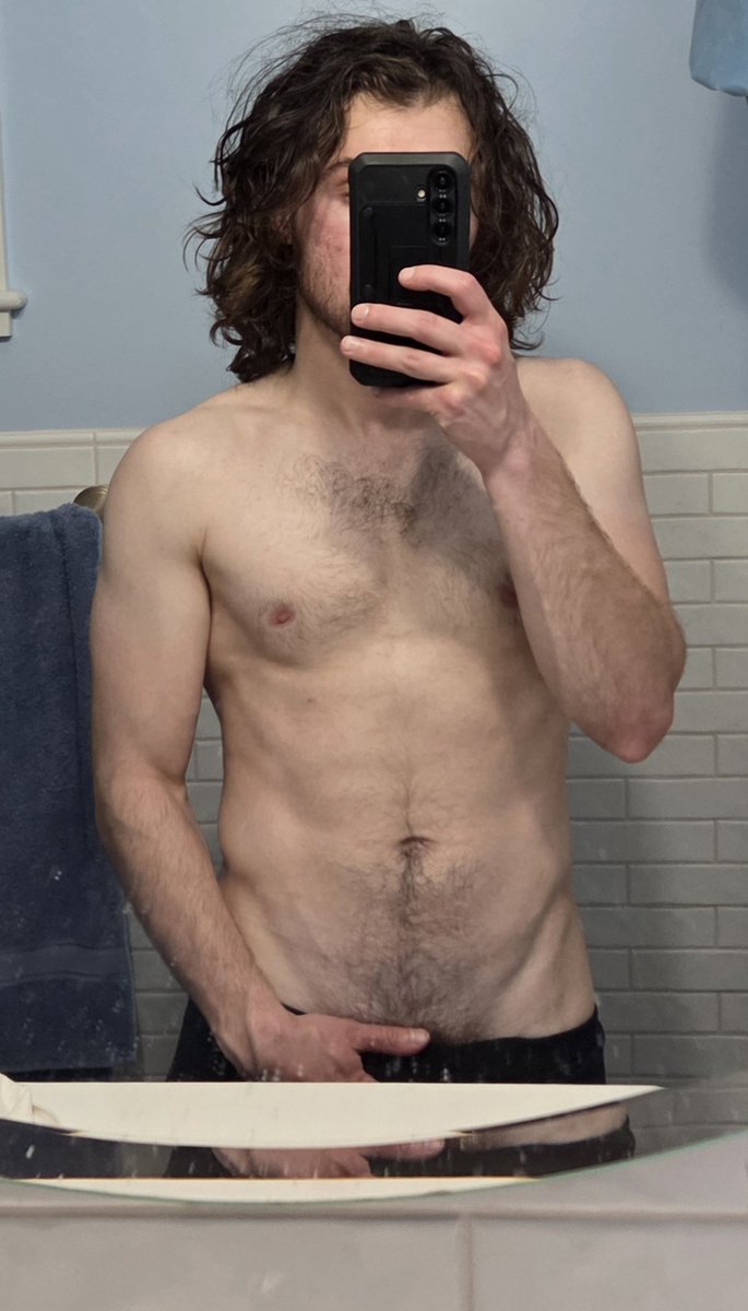 schloop87's tweet photo. Need some good piggies to lick my sweaty body #findom #gayfindom #paypig #twink #gay #dom https://t.co/Upi3m9bG7J