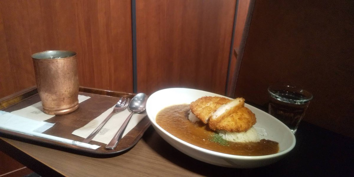 BfAty03's tweet photo. 虎ノ門で素敵な読書時間を過ごせる場所を見つけました。。パーティションもあり、ジャズ？が心地よいボリューム。節度ある利用で頭もスッキリ食欲モリモリ。斜め向かいには虎ノ門書房さんもありいい感じです
【場所】#上島珈琲虎ノ門店
#虎ノ門書房 https://t.co/zZo65FbzbV