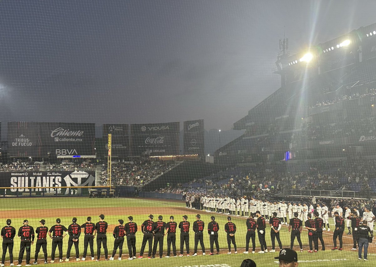 Csr_AAM's tweet image. 🏟️Walmart Park
⚙️"El Palacio Sultán"
📍Monterrey, Nuevo León 🇲🇽

"El olor a césped, el sonido del bat y la esperanza de una nueva temporada.”

El beisbol está de vuelta!

Los Fantasmas Grises
@SultanesOficial 

#LosFantasmasGrises
#OpeningDay  
#PlayBall ⚾️