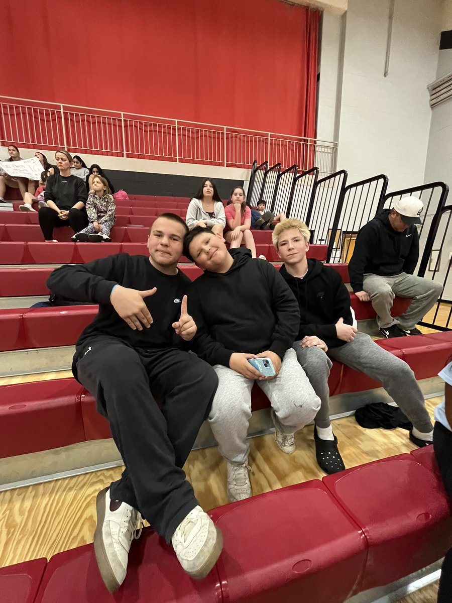 Lauren Lysy tweet media