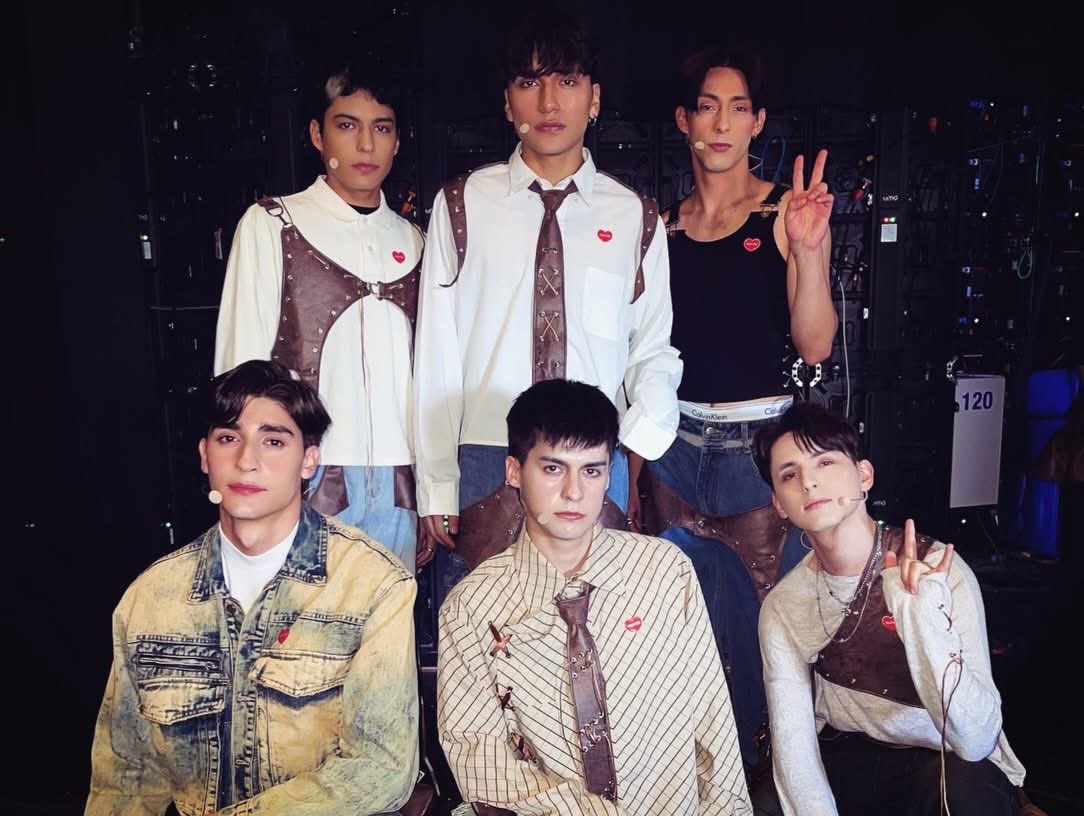 Q_ARE PICS tweet media