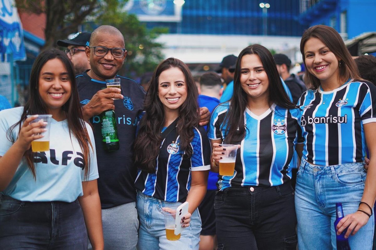 giovanasantosn's tweet photo. O Grêmio e sua gente 💙 https://t.co/wjf31mmPiH