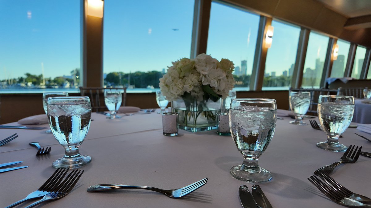 BiscayneLady's tweet photo. Every detail within the dining room reflects elegance and care. Tables are beautifully adorned with complimentary classic ivory linens and fresh flower centerpieces, creating a warm yet upscale ambiance that feels both inviting and luxurious! https://t.co/gwZ5t182EX