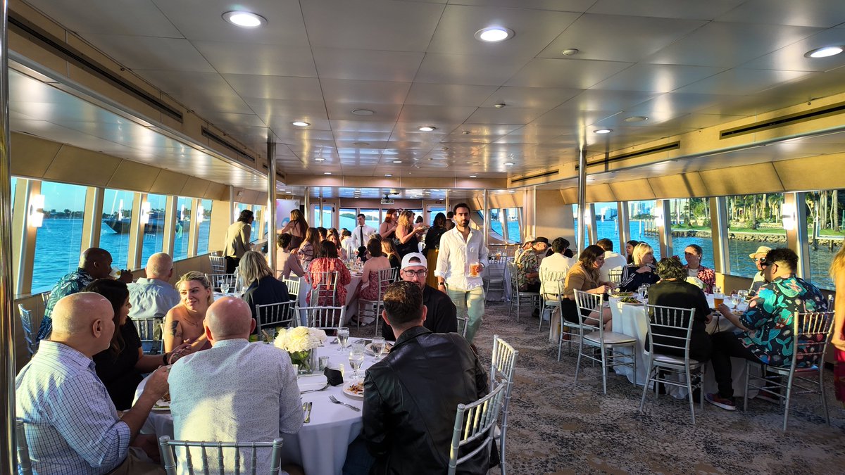 BiscayneLady's tweet photo. Every detail within the dining room reflects elegance and care. Tables are beautifully adorned with complimentary classic ivory linens and fresh flower centerpieces, creating a warm yet upscale ambiance that feels both inviting and luxurious! https://t.co/gwZ5t182EX