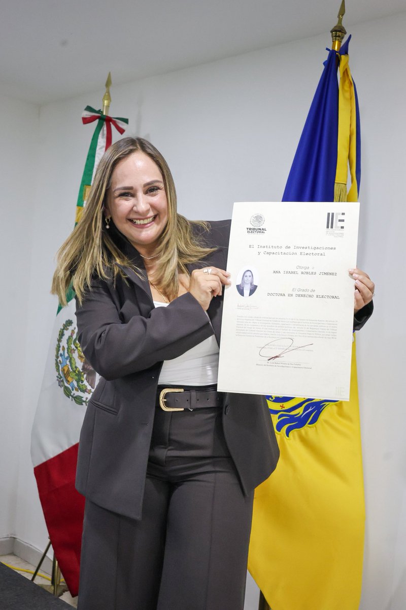 anaroblesgdl's tweet photo. Se logró. Hoy obtuve el grado de Doctora.

Gracias a Dios, a la vida, y a mi mamá y papá por su legado. Sé que desde el cielo me dieron la fuerza para lograrlo. 🤍✨ https://t.co/7wyYyBLM8H