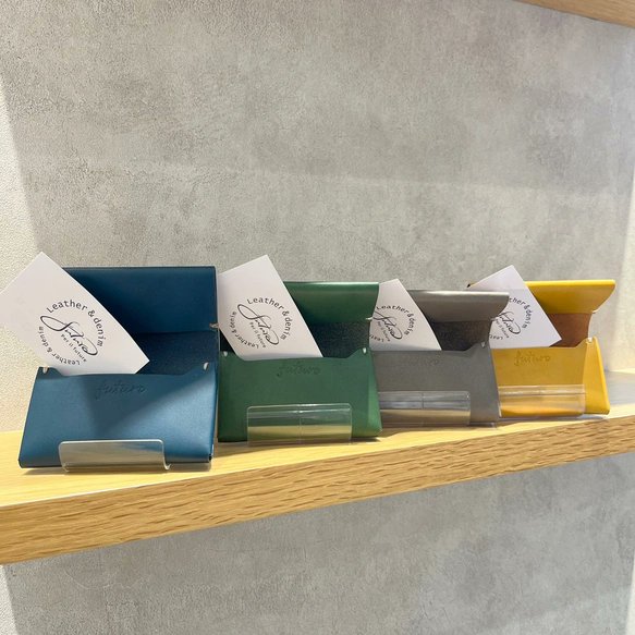 Futuro61465292's tweet image. 職人が一針一針、手で縫い上げた本革名刺入れ✨ 太めのステッチが醸し出す力強さと、シンプルな美しさが共存。大切なビジネスシーンに、本物の一枚を。ご希望カラーで受注生産も対応します🤝 #本革名刺入れ #手縫いレザー #futuro