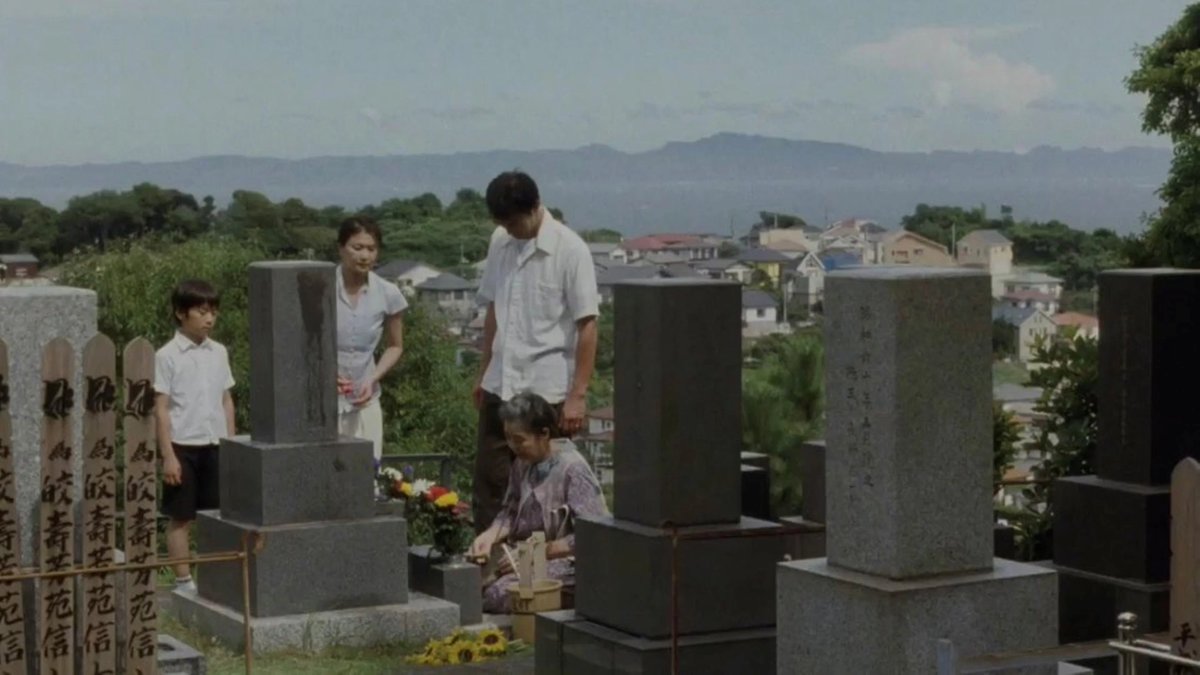 2ndRules's tweet photo. Still Walking (2008) - เพราะชีวิตก็เท่านี้ มีแต่ต้องเดินต่อ

ชอบจัง เป็นหนังเรียบนิ่งแต่ปะทุด้วยความบาดหมาง ผ่านวันรวมญาติ หลังครบรอบการสูญเสียลูกชายคนโต ถ่ายทอดภูมิหลัง มิติทางความสัมพันธ์ ผ่านบทสนทนาและพฤติกรรมค่อนขอดบาดลึก เพื่อหวนรำลึกถึงห้วงปกติในปัจจุบัน ก่อนที่มันจะสายไป https://t.co/ygQofiA3nn