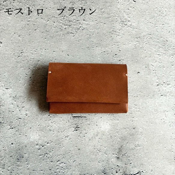Futuro61465292's tweet image. 職人が一針一針、手で縫い上げた本革名刺入れ✨ 太めのステッチが醸し出す力強さと、シンプルな美しさが共存。大切なビジネスシーンに、本物の一枚を。ご希望カラーで受注生産も対応します🤝 #本革名刺入れ #手縫いレザー #futuro