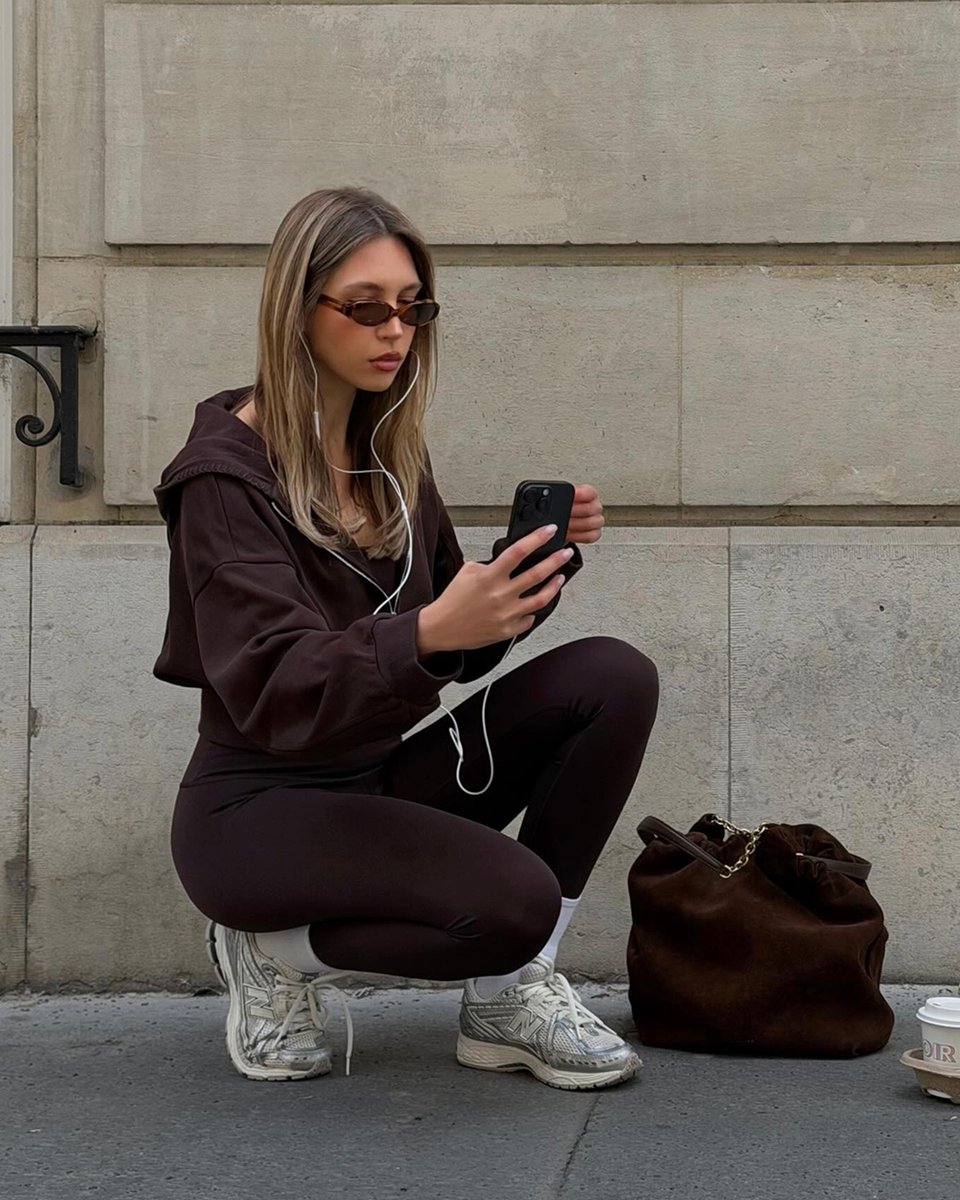 LilySilk tweet media