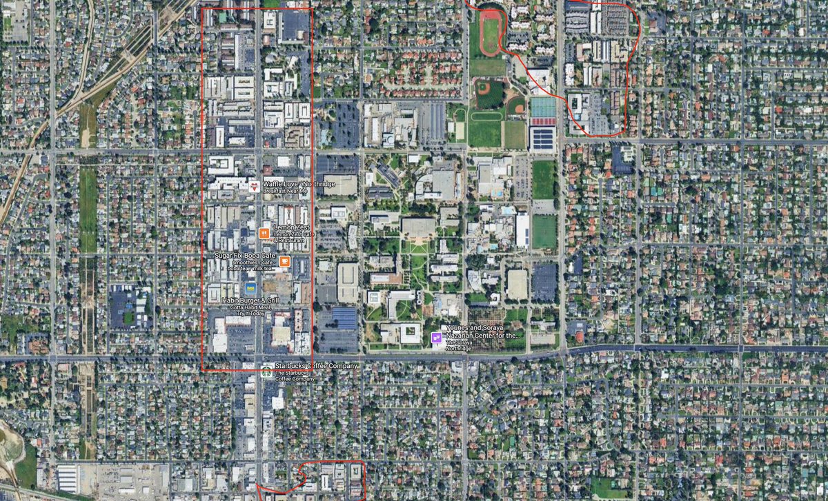 ⬇️CSUN, one of the highest enrollment college campuses in LA is surrounded by mostly single-family only zoning. The vast majority of students live off campus yet only a few pockets zoned for apartments exist near it (mostly rezoned in 1970s)

This forces thousands to commute in.