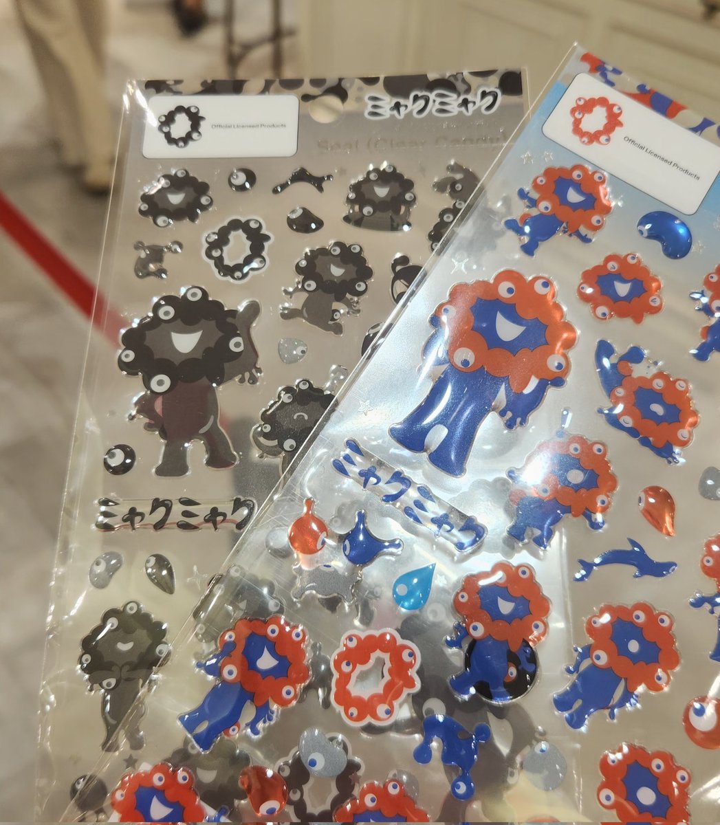 hbs_sk's tweet photo. やっとやっと、シナモの推しカラーカラビナが私の目の前に～！阪神並んでみて良かった…💧
シールはスマホケースにはりマッスル
#阪神
#オフィシャルショップ https://t.co/BYhHPMosvj