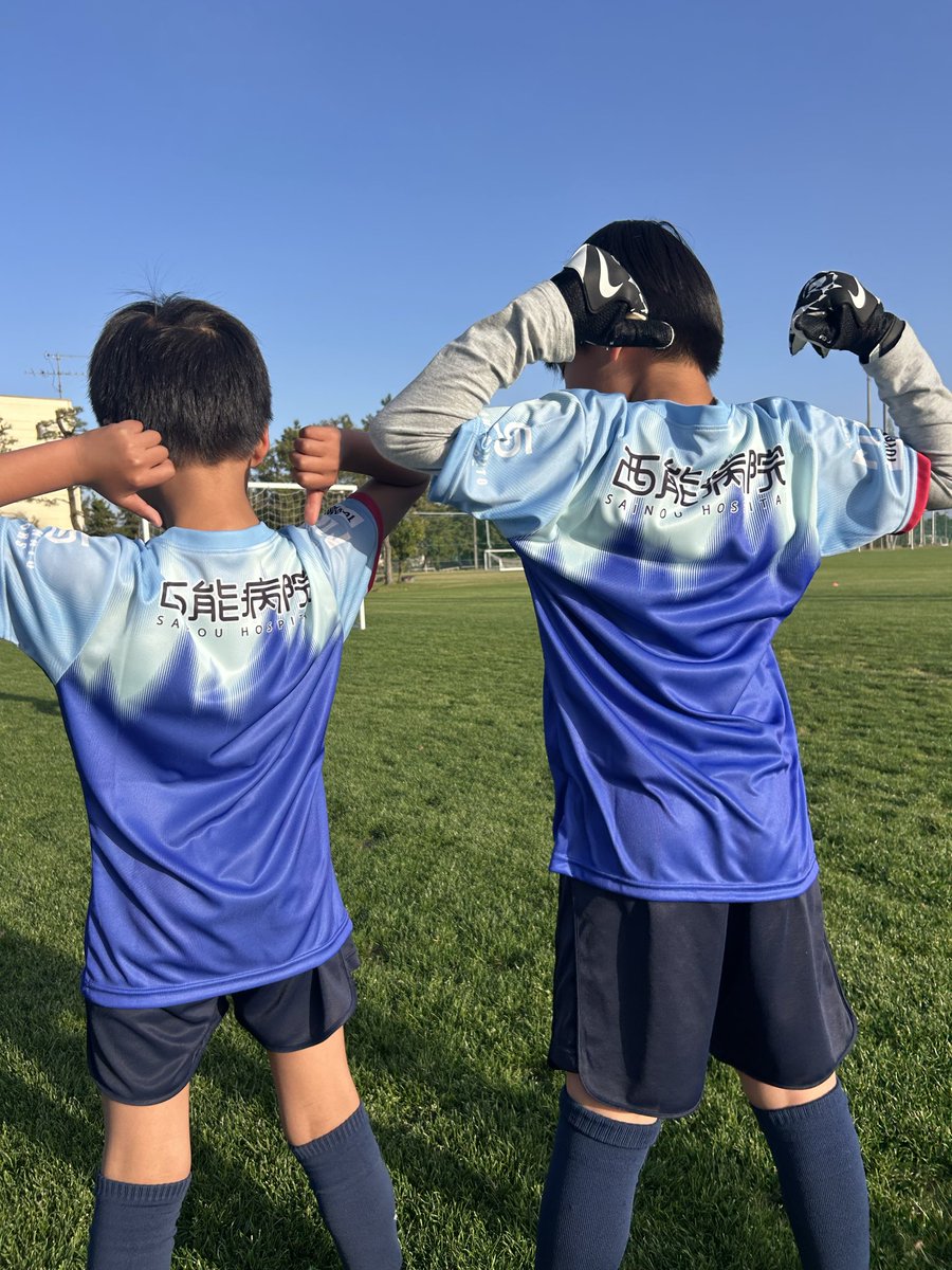 katallerschool's tweet photo. ほさコーチです😐

#GOLDWIN 様からスクールユニフォームが届きました👕

#富山県民共済 様　
#西能病院 様　
#新湊モータース 様　
#株式会社MAE 様

ご協賛ありがとうございます‼️

#カターレ富山　#kataller https://t.co/UHlzUPbSCq