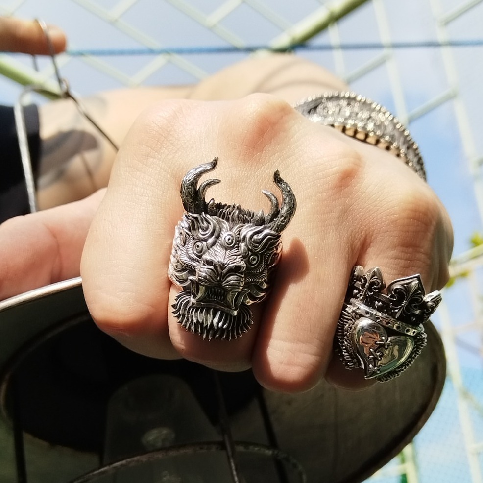 serpentforgeJW's tweet photo. The Forest Dragon Ring
.
.
#serpentforge #forestdragon #dragonart #dragonring #silverdragon #dragonjewelry #dragonart #DragonRing #dragonringsilver https://t.co/BcqlBoD7SR