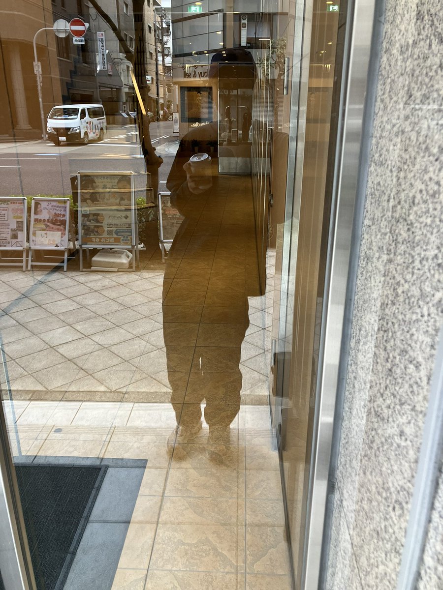 おはようございます。今日も曇り空カフェで ☕︎ 明日からは雨予報(大阪)だそうです ☔︎ 良い一日を