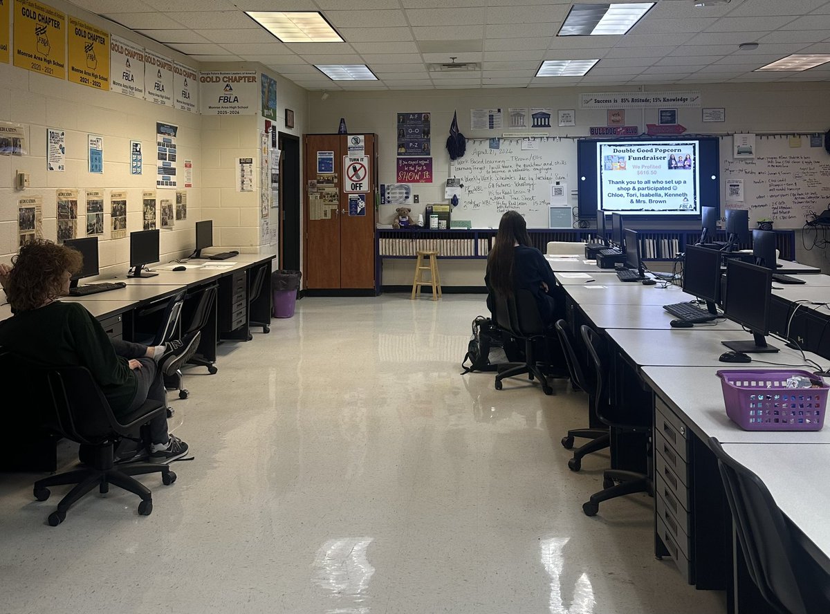 FblaArea's tweet photo. April’s Community Service project was Keep Walton Beautiful campus clean up in honor of Earth Day. We had our monthly business meeting where several students received various levels of the BAA's this year.  Afterwards members enjoyed 🍕&amp; 🥤#gafblacoy #gafblaservicechallenge 🌎♻️ https://t.co/2G74ovePbQ