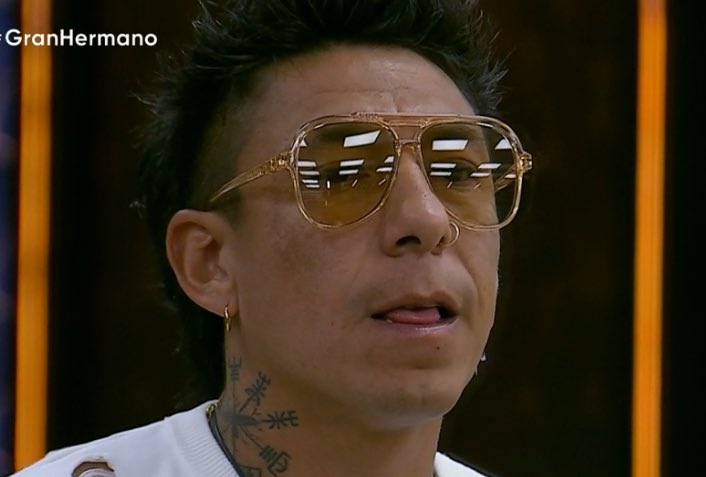 aaron  tweet media