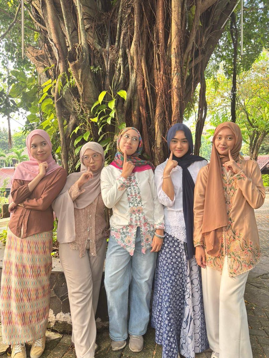 IMASIP_UI's tweet photo. Outfit Kahim, Wakahim dan temen temen Minsip bagus banget😆 https://t.co/QSxS5g8UDa