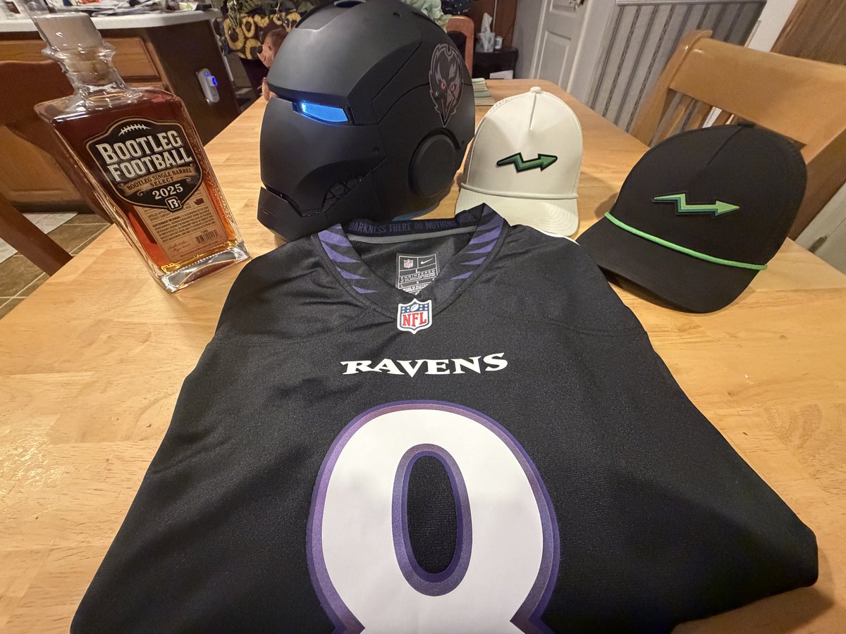 AlexanderTracy3's tweet photo. @NFLSEshow @BrettKollmann @FootballEJ Ok, I think I’m ready for Pittsburgh https://t.co/JGIcwOdmsJ