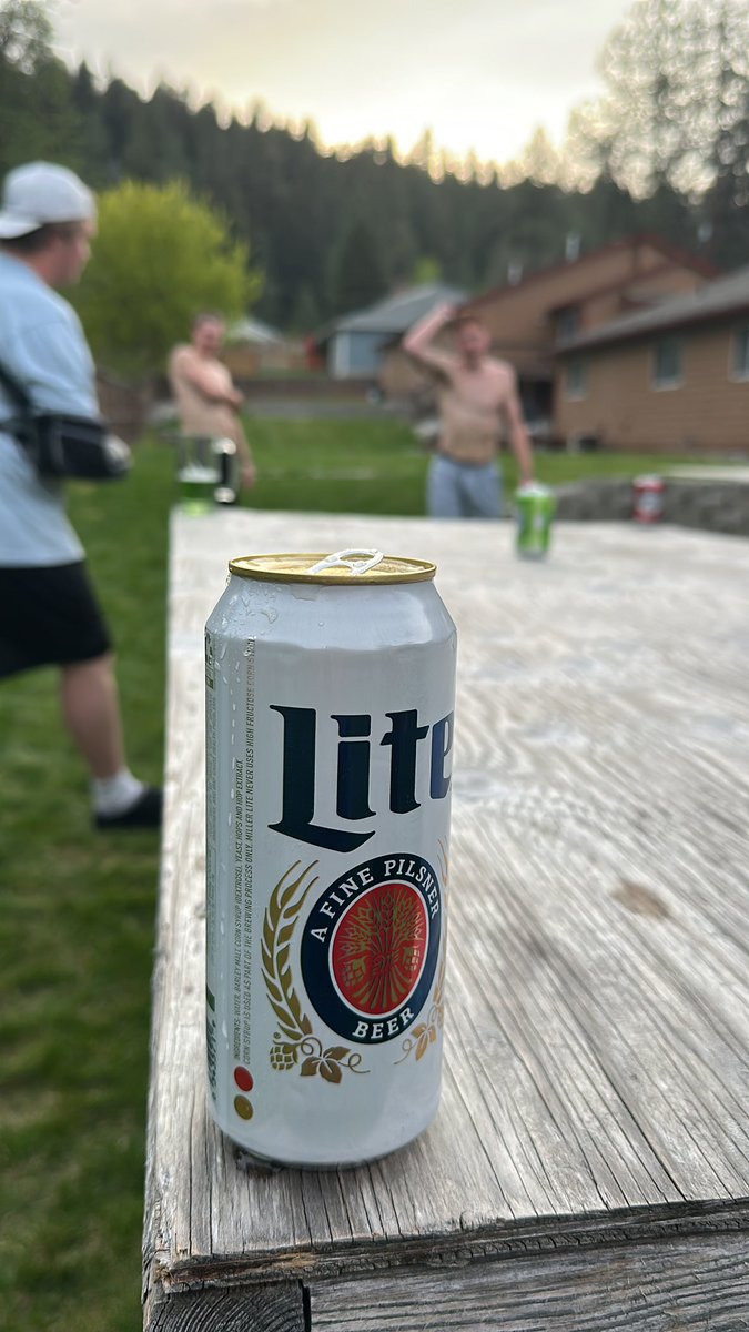 MaryCarlPubert's tweet image. Livvy Dunne beer. #AWESOME