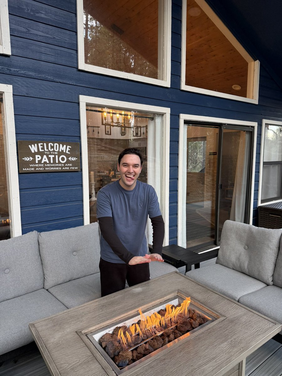 Snowboard days, fireplace nights 🏂🔥