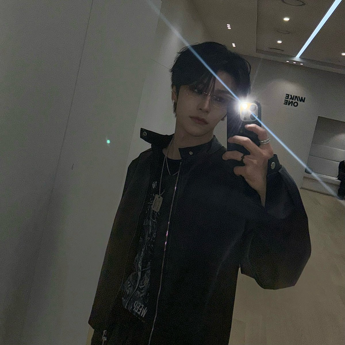 ALD1_HXINLONG's tweet image. 🕶️

#ALPHADRIVEONE  #ALD1 #알파드라이브원 #알디원
#허씬롱 #HEXINLONG #贺鑫隆 #XINLONG #씬롱