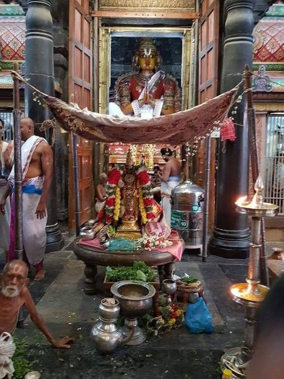 tamilbrahmins's tweet photo. ஸ்ரீ ரங்கம் கருடாழ்வார் சந்நிதி https://t.co/2XSIxvxagL
