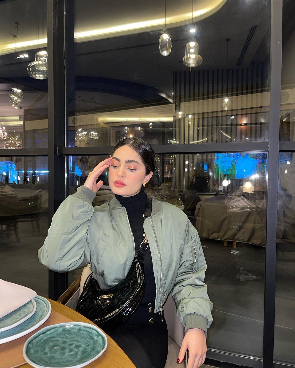 Kinzajaved45's tweet image. I don’t compete I just show up as myself✨#SelfLove #BeYourself #OwnIt #Confidence #NoFilter