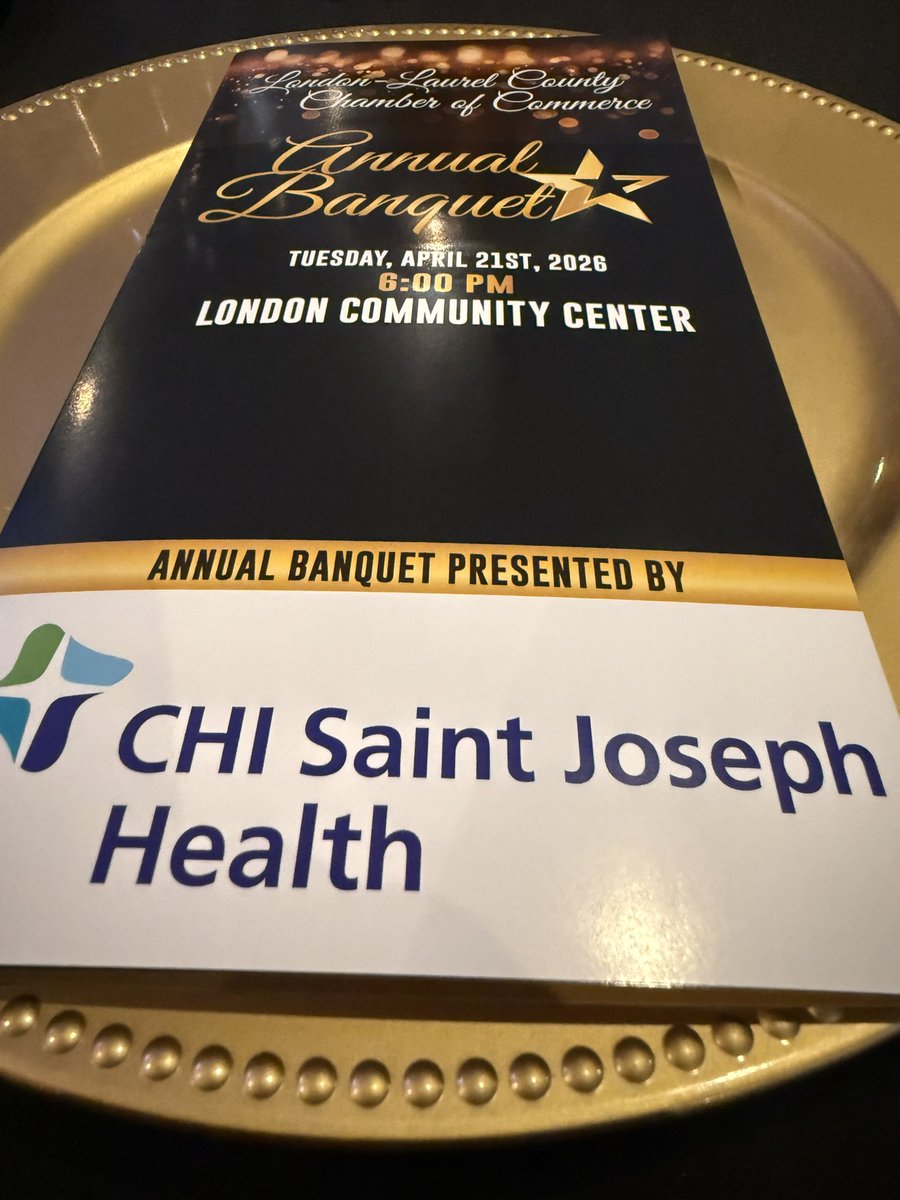 SNeilMiddleton's tweet image. Great evening with part of our Forcht Broadcasting team at the London-Laurel County Chamber of Commerce Annual Banquet.

Always good to catch up with friends and celebrate our local community. 
#ShopLocal #Community