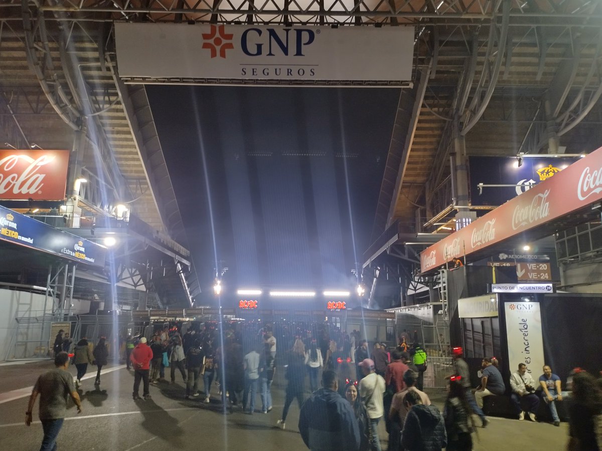 filmotecarock's tweet image. entrada A una noche electrizante 
#acdc #rock #angusyoung #australia #malcolm
