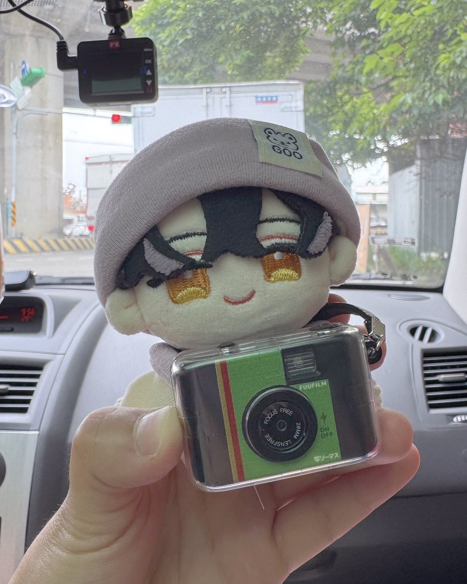 帶穆娃娃外出取材3天！
這個相機可以喀擦📸喔！
#積穆