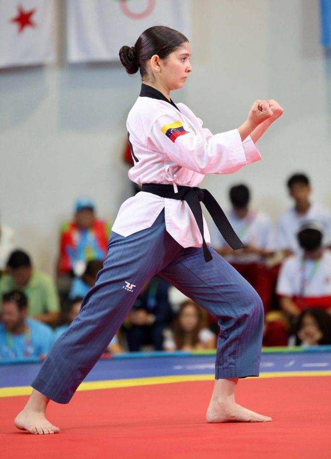 Nancy Haidar frente a Brasil y Argentina, gana la medallade oro  el oro en los Juegos Suramericanos de la Juventud