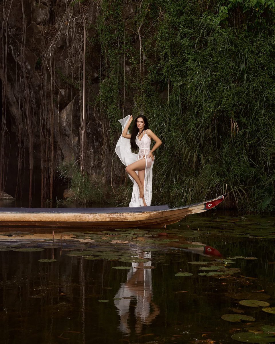 VikkiAnn168's tweet photo. A beautiful moment in Kep 🤍🇰🇭
.
Photographer @moni.img @rathnakmoni 
Outfit @natacha_van 
With @melia.cstn 
.
#CambodianGirls #missplanetinternational #KepKompot #KonKat #Editorial 🇰🇭❤️🇰🇭 https://t.co/CLWj1MTVoZ