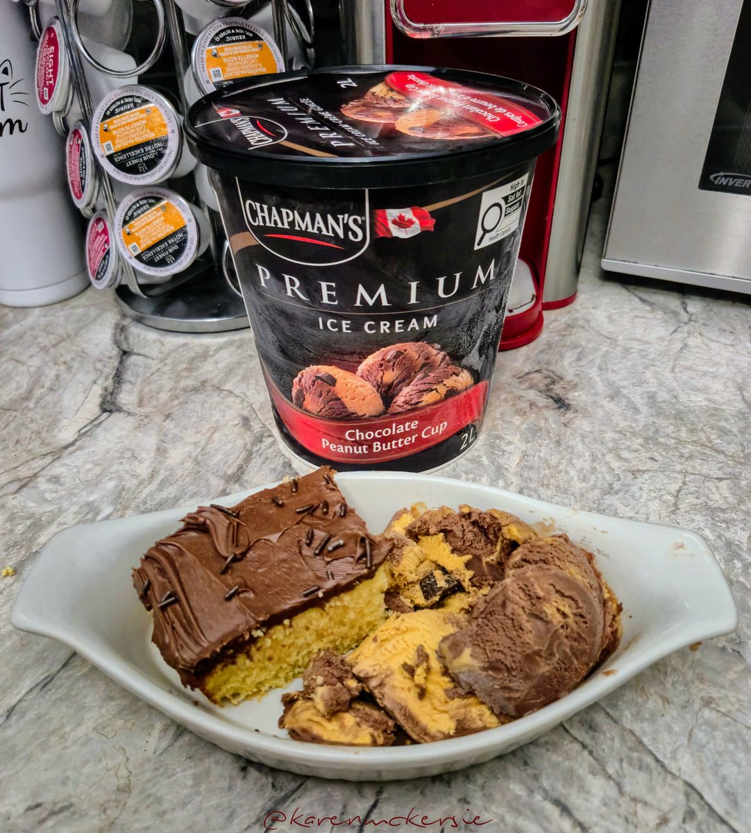 karenmckersie's tweet image. 🍫🍰🍨 Golden Cake + Chocolate Frosting served with Chocolate Peanut Butter Cup Premium Icecream Is Blissfullicious! 😋🍫🍰🍨 (see previous post) @Chapmans_Canada #Premium #Icecream #PeanutButterCup #GoldenCake #Chocolate #Dessert #Blissfullicious