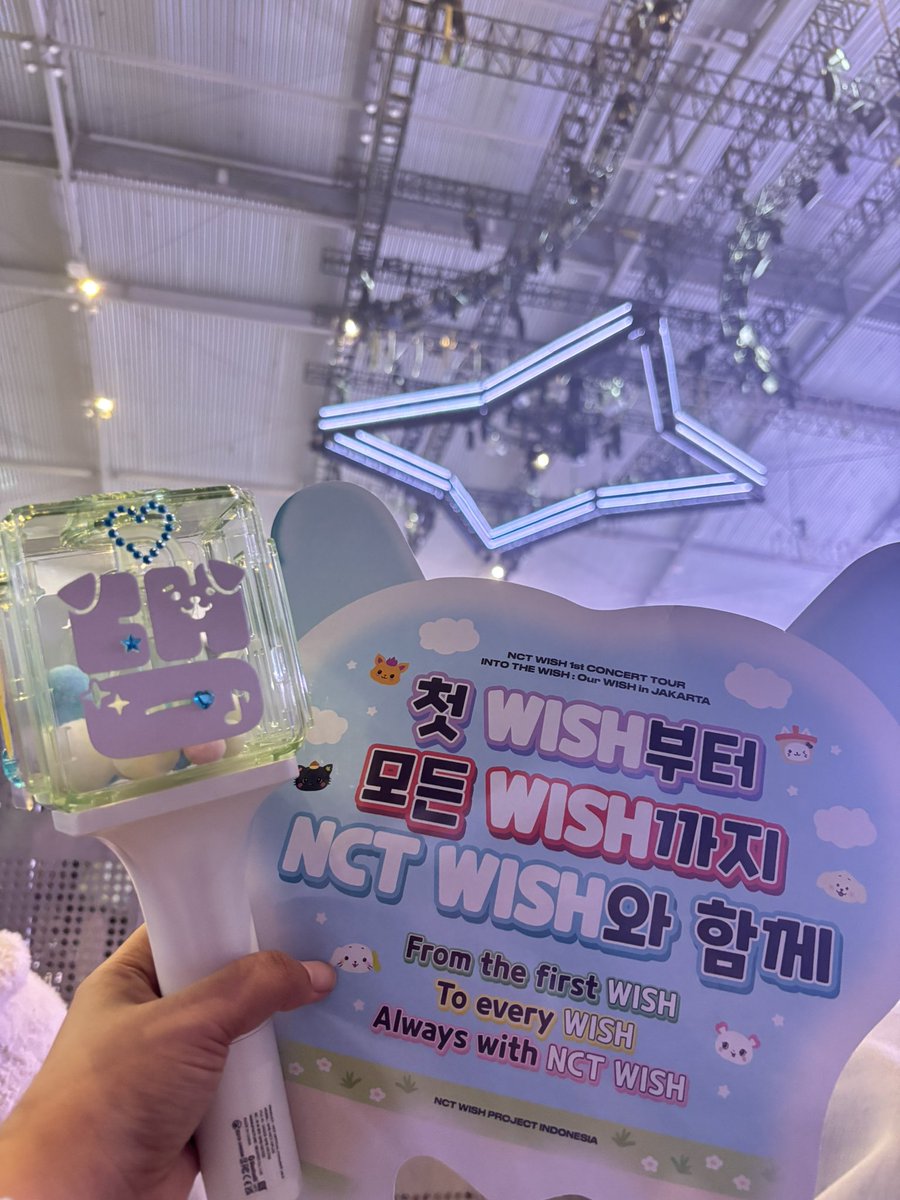 soonflower23's tweet photo. Sangat senang bertemu adik-adik wish🫶🤩🤏

#INTOTHEWISH_JAKARTA
#NCTWISH https://t.co/JyzcF69fhI