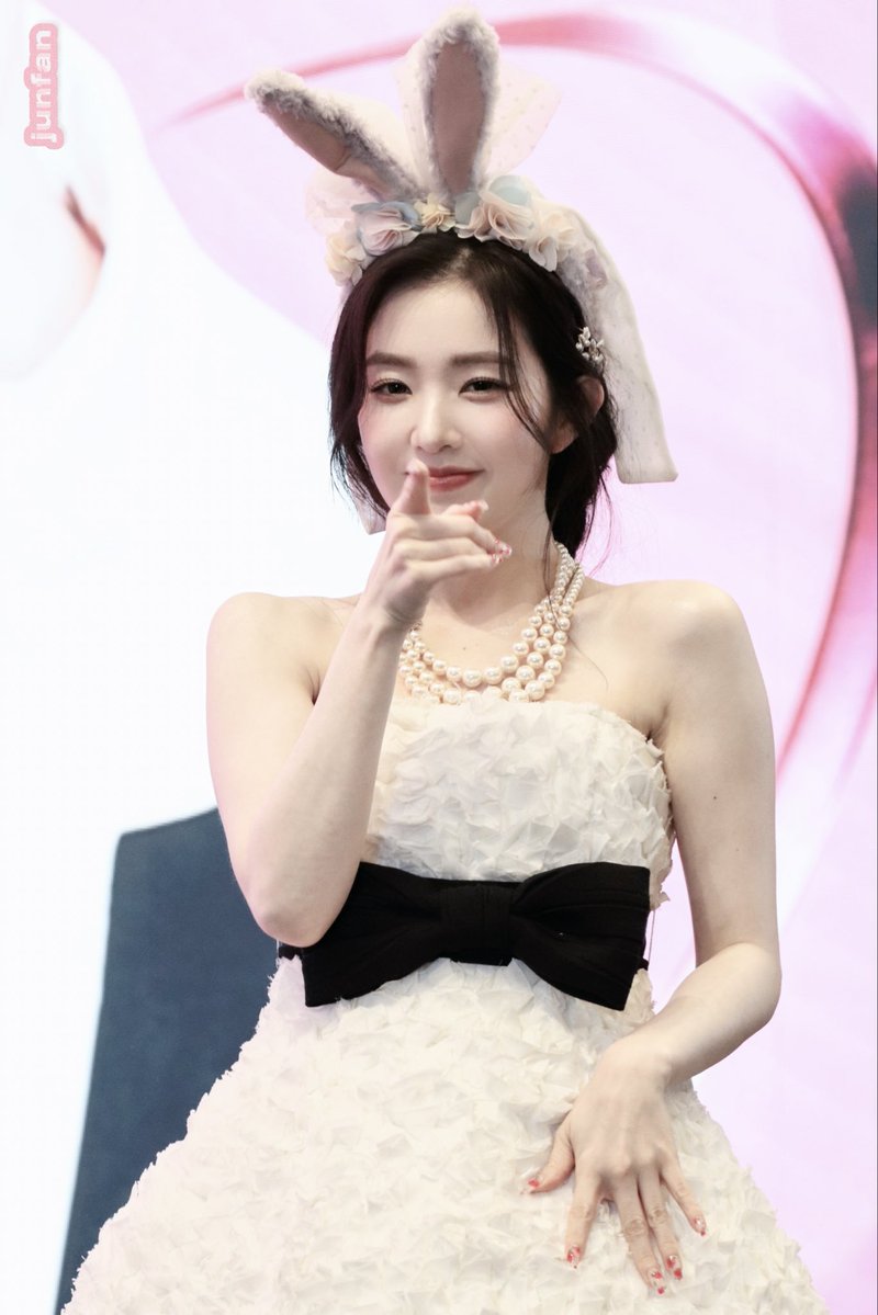 An Apple tweet media