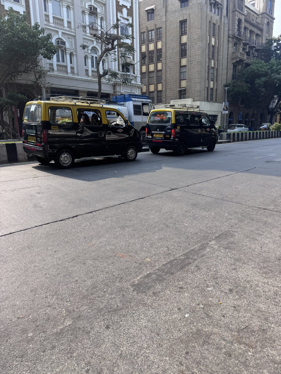 nawazhaindaday's tweet image. @MTPHereToHelp traffic planning at #Kalaghoda and M. G. Road, Fort is so unregulated and disastrous that sharing taxis are freely allowed to create chaos by halting at their pleasure on main roads.@CPMumbaiPolice @CMOMaharashtra @MumbaiPolice @RidlrMUM @TOIMumbai