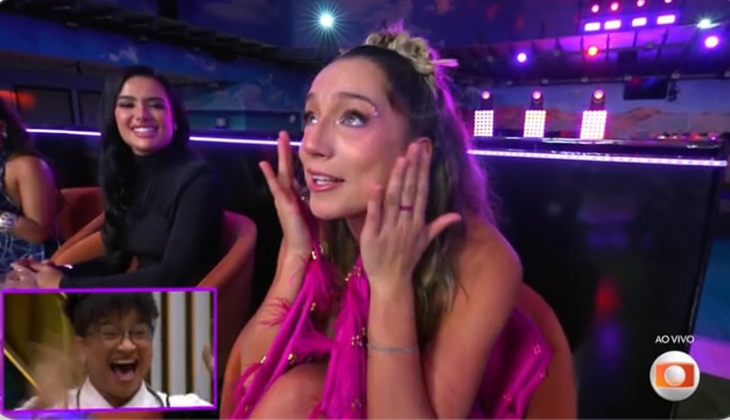 Multishow tweet media