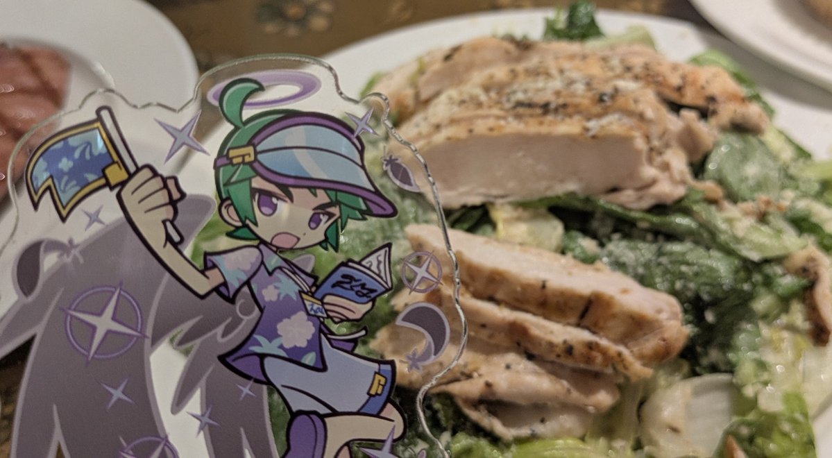 sillysweetpea24's tweet image. I had This Reallyyy good salad the other day and I keep thinking agbout it #hungry. Maurice is also there sorry