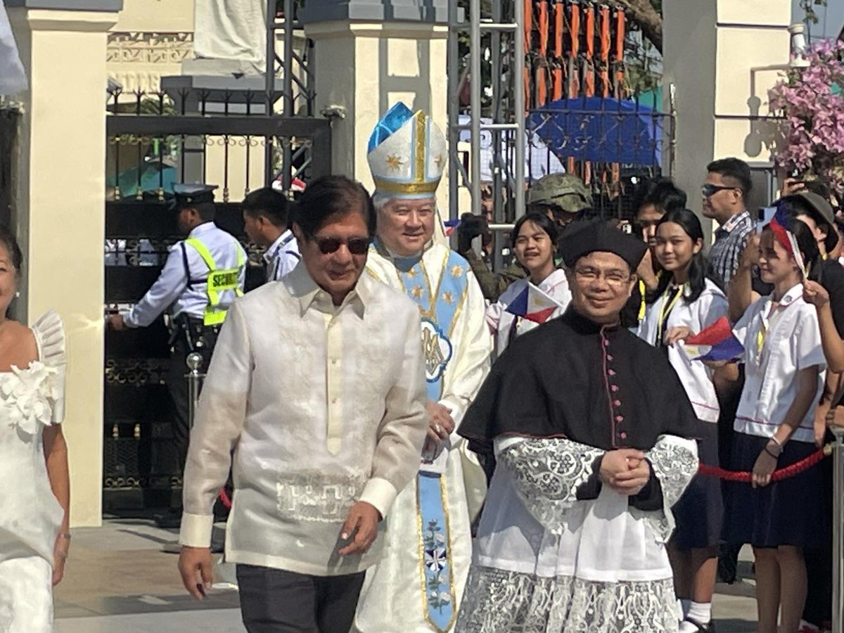RuthAbbey's tweet photo. President Ferdinand R. Marcos Jr. and First Lady Liza Araneta-Marcos attend the centennial canonical coronation of Our Lady of Manaoag at the Minor Basilica of Our Lady of the Rosary of Manaoag in Pangasinan on Wednesday (April 22, 2026). 📷 Malacañang Press Corps Pool @pnagovph https://t.co/Gb0xWX3wkA