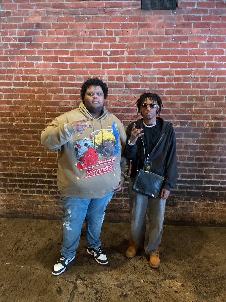 Couldn’t meet 5 even tho I had the meet and greet package but it was lit