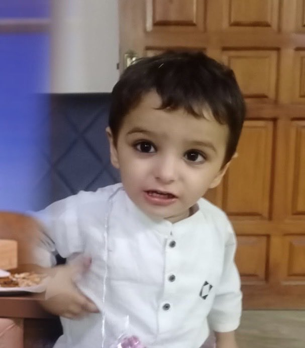 ڈھائی سالہ صلاح الدین ۱۹ اپریل کو ضیاءالدین اسپتال کراچی کے قریب واقع اپنے گھر کے باہر سے لاپتہ ہو گیا تھا۔ تین دن بعد اس کی لاش گھر سے تقریباً ایک کلومیٹر دور ایک نالے سے برآمد ہوئی۔

اس کا خاندان اس وقت شدید غم میں مبتلا ہے۔ اس کے والد، عثمان صافی، نے حکام سے اپیل کی ہے کہ وہ