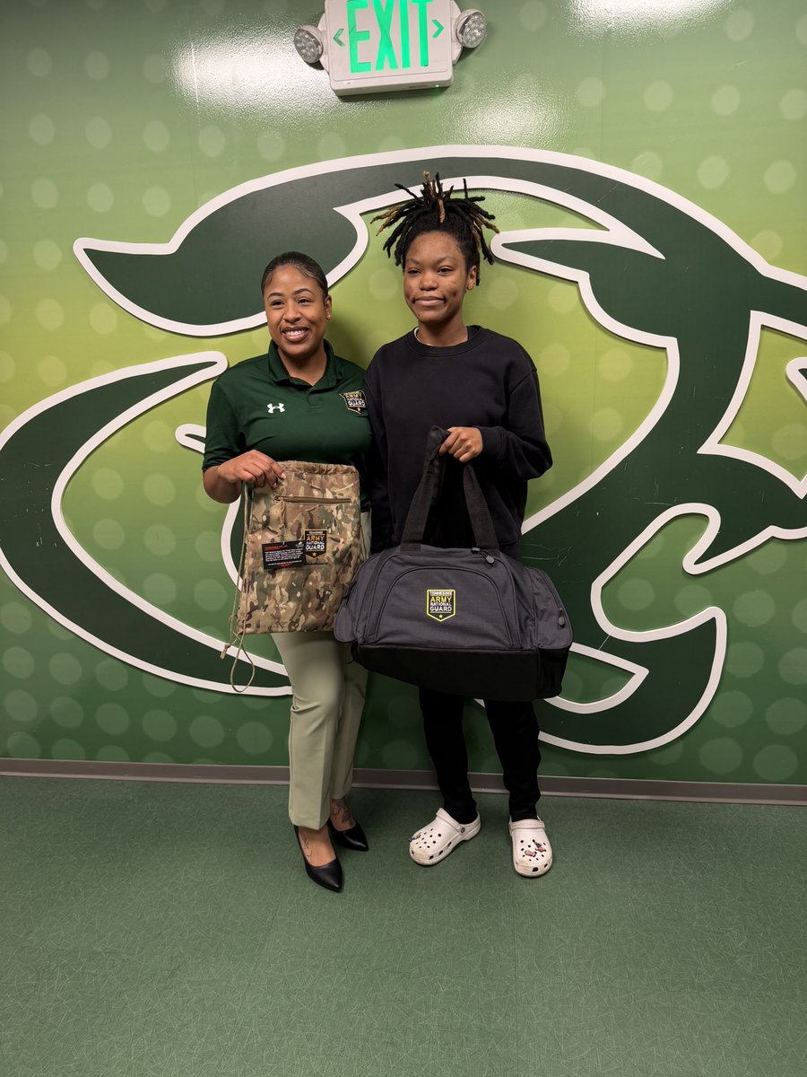 JCMCougars's tweet image. We are so proud of #ClassOf2026’s Koronica Meadows for enlisting with the Army National Guard! We know she is going to shine in this next step of her journey! 💚💛 @RamonicaD @ap_baker1 @JMCSchools