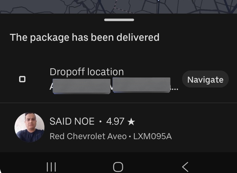 Nahisla's tweet image. Hoy le tocó a mi hermana #Uber #Robo #Delivery  @Uber_MEX @Uber_Support el driver SAID NOÉ, del Chevrolet Aveo con placa LXM095A, ROBÓ los Crocs que contenía esa caja, y OBVIO no contesta la llamada.
El adulto mayor q recibió, no tuvo la malicia de revisar antes de que se fuera.