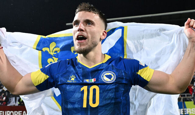 #Nacionales Delantero bosnio del Stuttgart cumplirá su promesa de regalar cerveza y helados a los hinchas por clasificarse al Mundial 2026. - Ver nota Completa: prensasv.com/nacionales/del…