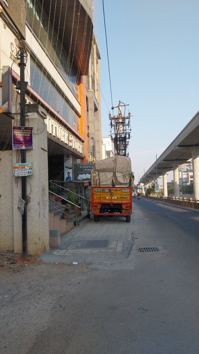 subhasji's tweet photo. @bwaditrafficps vehicles are being parked on footpath regularly, please clear to avoid traffic, thankyou @acpsetraffic https://t.co/ERqEjs3KIF