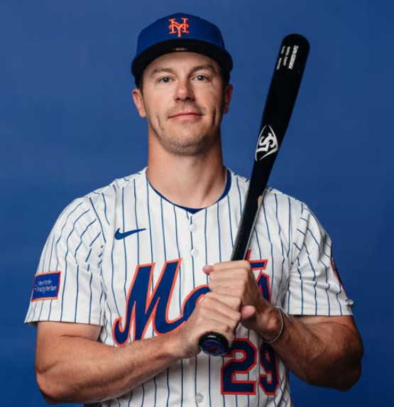 searlebaseball's tweet photo. Nothing's felt right since he got hurt 

#ForeverYoung https://t.co/njOuZL6Wzk