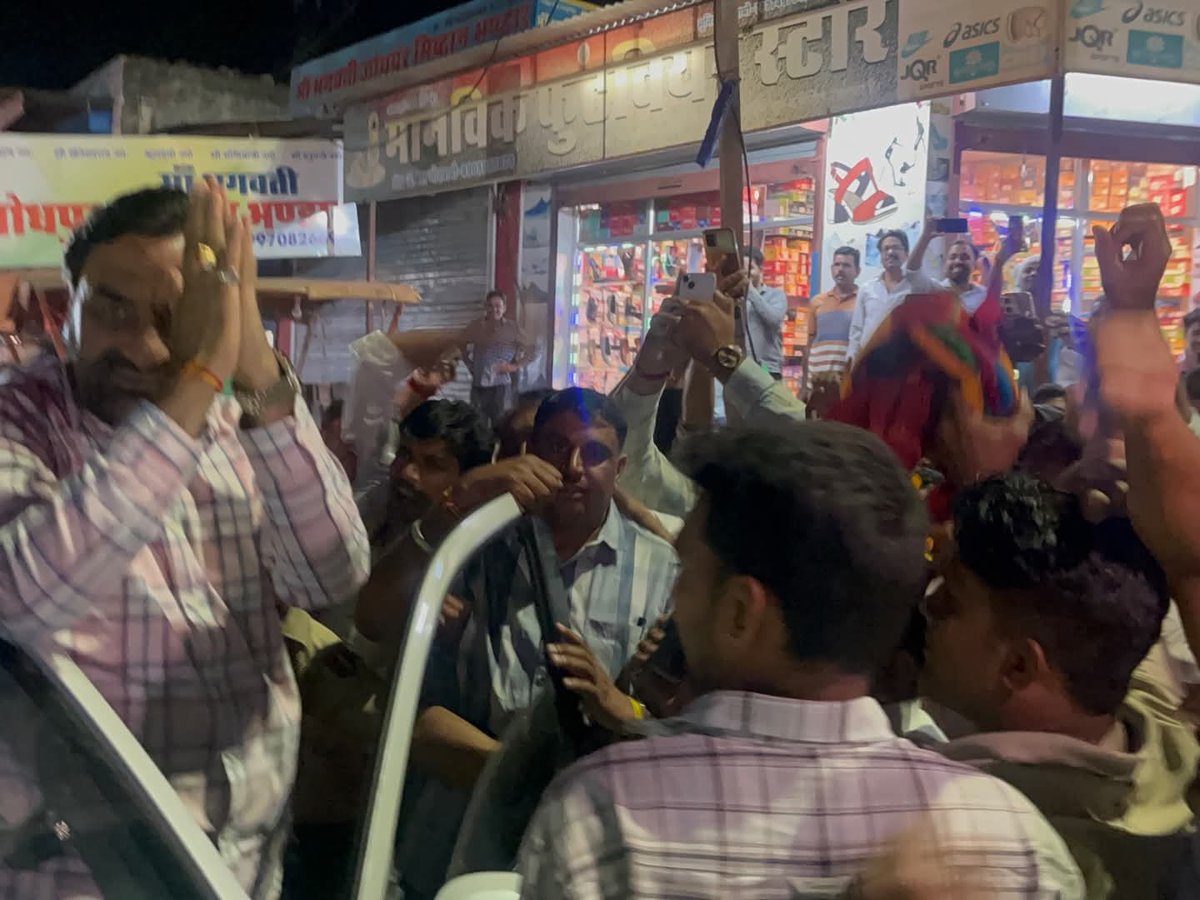 hanumanbeniwal's tweet photo. कल रात्रि में सीकर जिले के लोसल व खुड़ में स्थानीय नागरिकों व @RLPINDIAorg परिवार के सदस्यों ने स्वागत किया | https://t.co/pVFJoqVppn